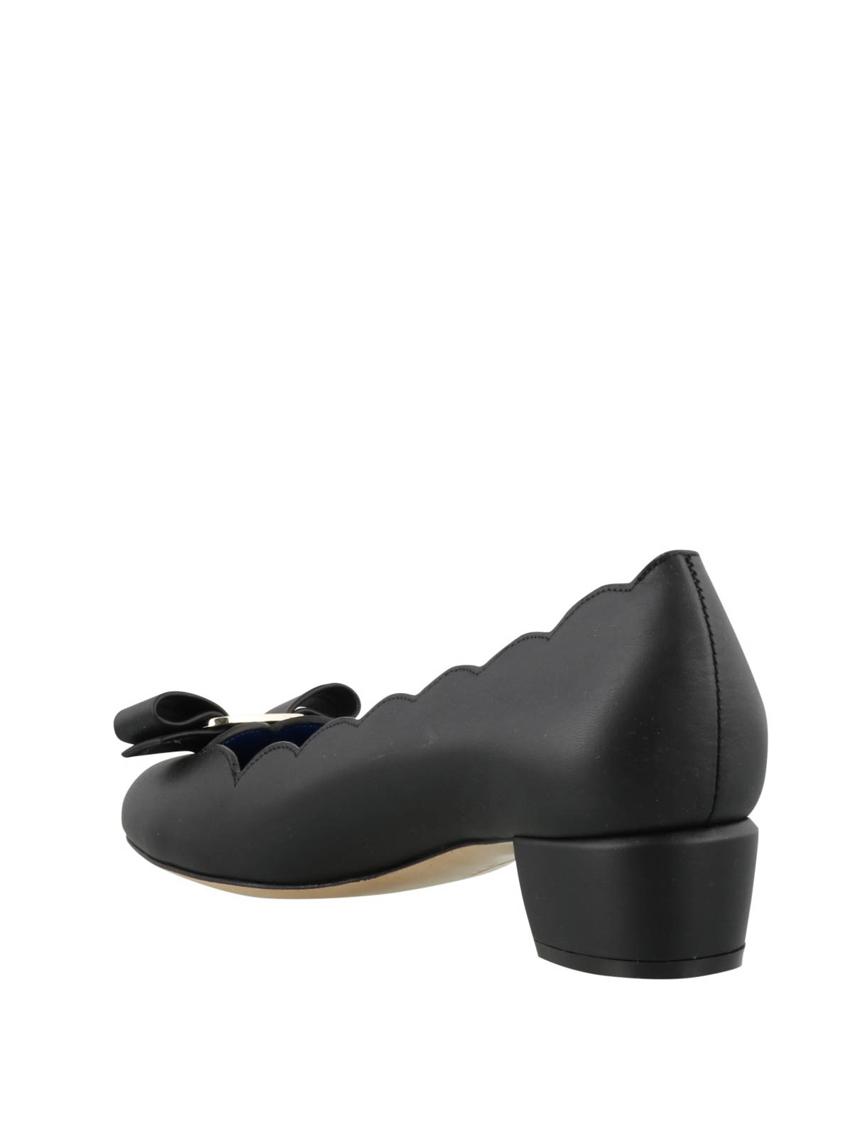 Salvatore Ferragamo - Scalloped leather court shoes - court shoes - 733818