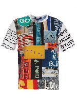 T-shirt con stampa cartelli all-over
