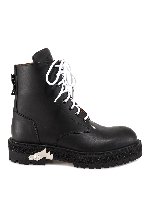 Anfibi con suola effetto spugna