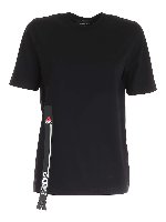 T-shirt nera con zip logata