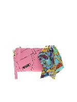 Clutch rosa con foulard