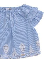 Top azzurro e bianco con ricamo bianco