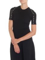 T-shirt nera con bottoni