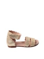 Sandali dorati con borchie