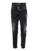 Jeans slavati con strappi