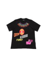 T-shirt nera con stampe a contrasto