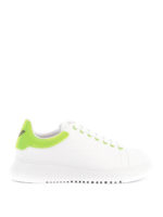 Sneakers con talloncino fluo