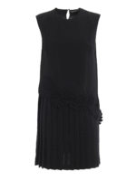 Abito smanicato con inserto in macrame