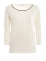 T-shirt con scollo impreziosito