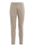 Pantaloni chino in twill con pinces
