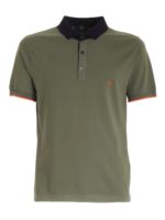 Polo verde con bordi a contrasto