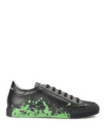 Sneaker in pelle con macchie di pittura