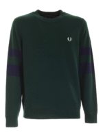 Pullover verde con riga sulla manica