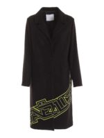 Cappotto nero con stampa giallo fluo