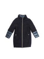 Cappotto blu con maniche imbottite