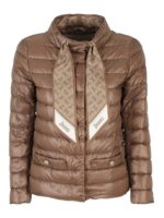 Piumino imbottito corto con foulard