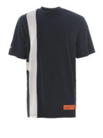 T-shirt over con H patch