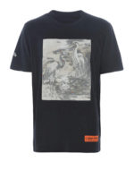 T-shirt nera con stampa