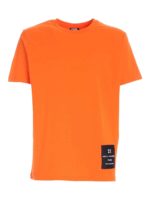 T-shirt arancione con etichetta logo