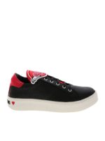 Sneakers nere con patch cuore