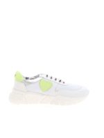 Sneakers bianche con cuore Love Moschino