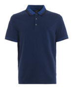 Polo blu con collo e polsi a righe