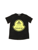 T-shirt nera con stampa fluo