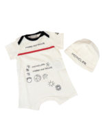 Pagliaccetto e berretto con stampa logo