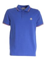 Polo blu con patch logo