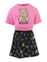 Completo con T-shirt e gonna