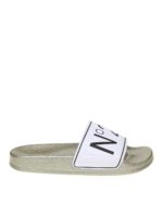 Ciabatte in gomma dorate e bianche con logo