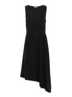 Abito con taglio asimmetrico