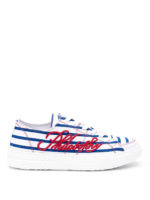 Sneakers a righe con logo ricamato