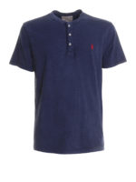 T-shirt con tre bottoni e logo