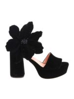 Sandalo nero in velluto dettaglio fiore