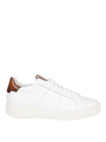 Sneaker in pelle con talloncino a contrasto