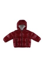 Piumino rosso con cappuccio