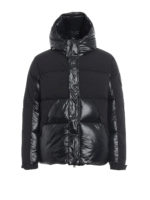 Piumino impermeabile con maxi patch logo