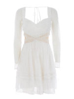 Abito in pizzo con scollo a cuore