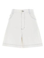 Bermuda bianchi con cuciture a contrasto