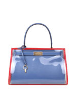 Lee Radziwill con copertura antipioggia