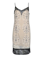 Abito in pizzo con ricami