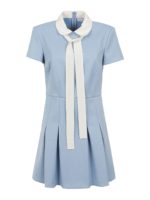 Abito con collo claudine e fiocco