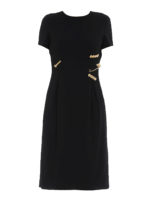 Abito nero con Medusa Safety Pin dorate