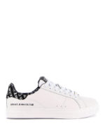 Sneakers low top con logo laminato