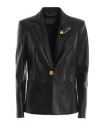 Giacca in pelle con spilla dorata sul revers