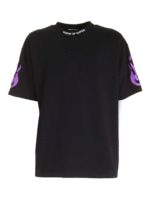 T-shirt nera con stampa fiamme viola