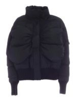 Piumino trapuntato con fiocco nero