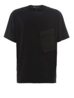 T-shirt con tasca in nylon
